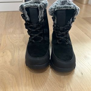 All in Motion Cathleen woman’s black suede gray fur-lined lace up‎ boot size 10